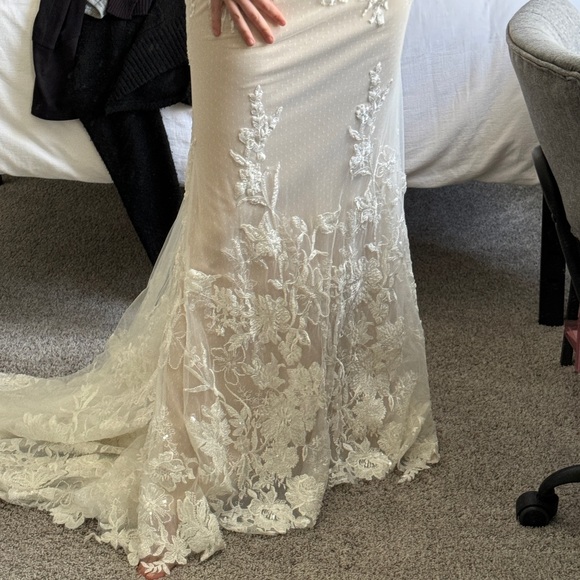 Wedding Dress-Never Worn - Picture 9 of 15